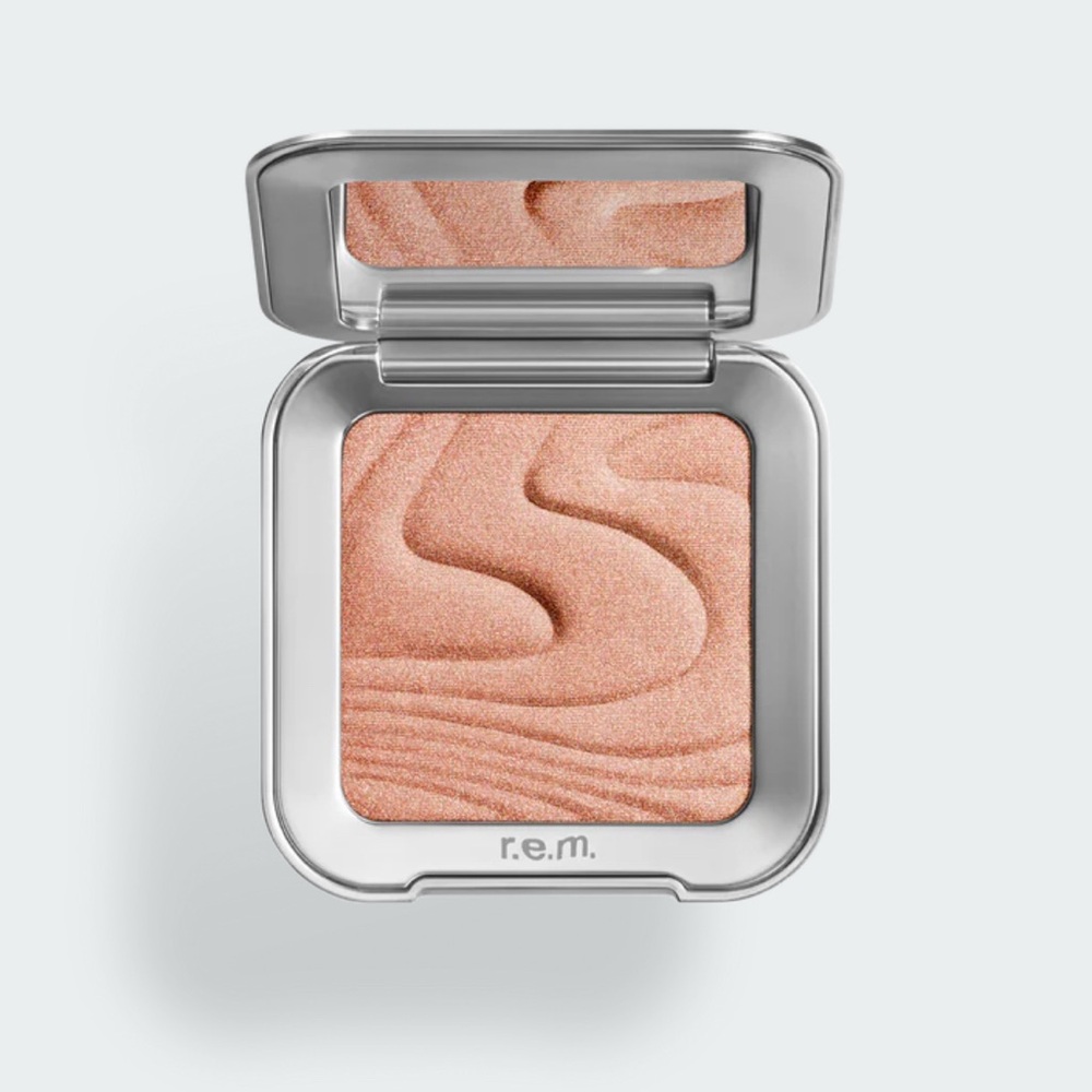 R.E.M.Beauty by Ariana Grande “Interstellar”highlighter•Ms Saturn•NEW